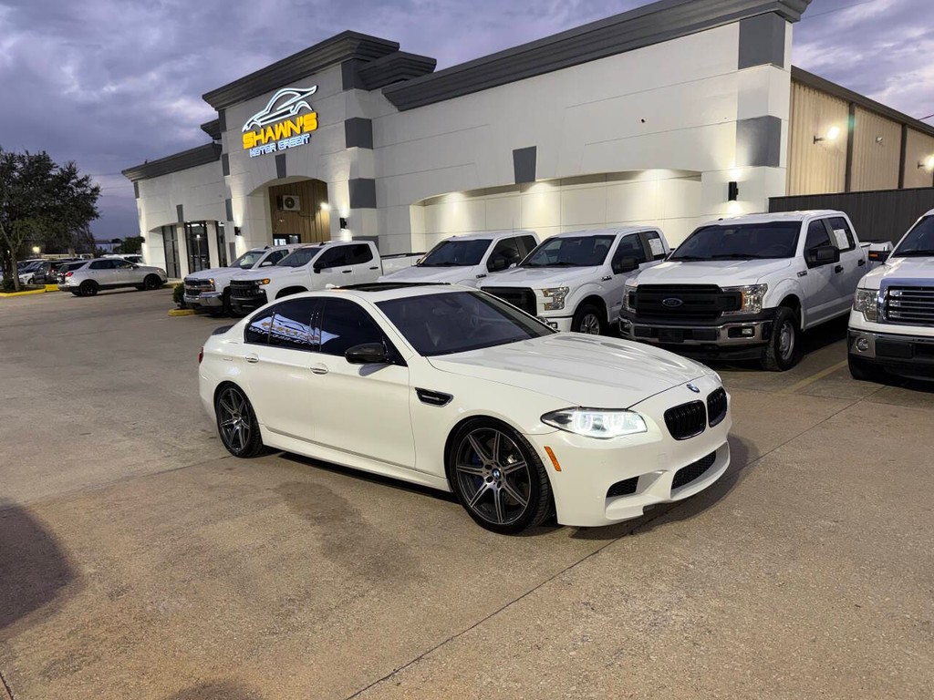 BMW M5 Vehicle Full-screen Gallery Image 44