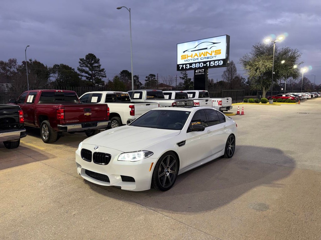 BMW M5 Vehicle Full-screen Gallery Image 45