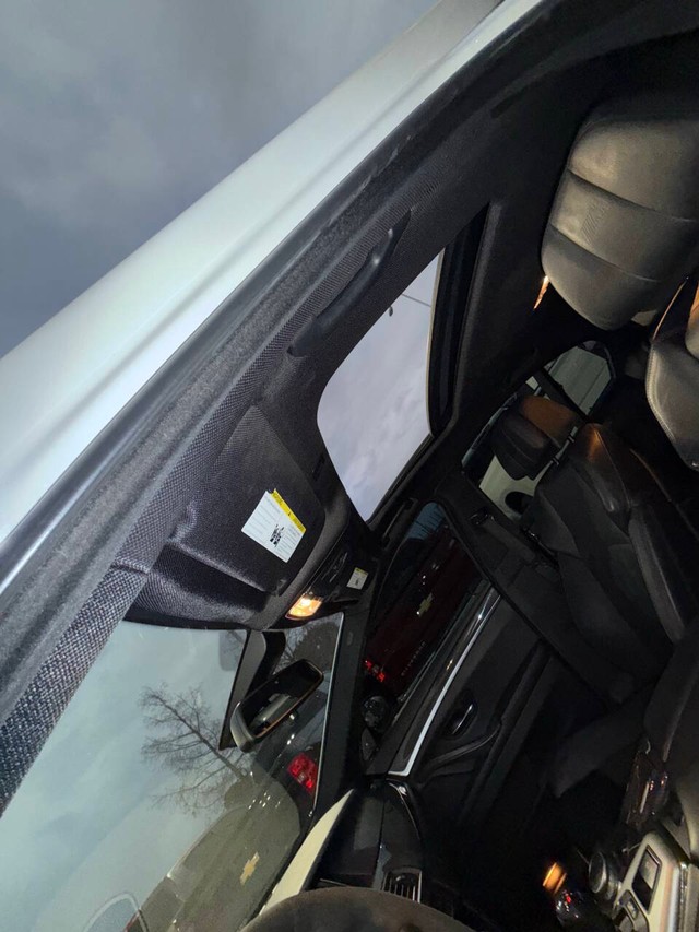 BMW M5 Vehicle Full-screen Gallery Image 31