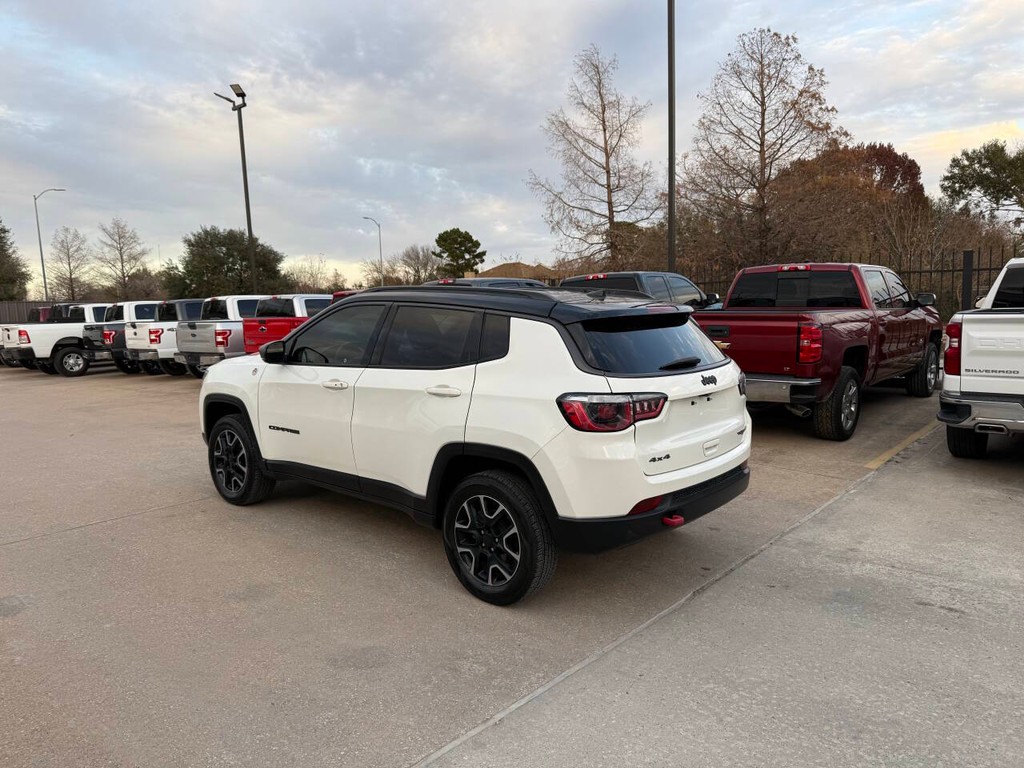Jeep Compass Vehicle Full-screen Gallery Image 04