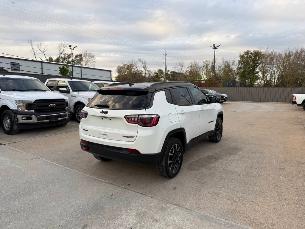 Jeep Compass Vehicle Full-screen Gallery Image 05