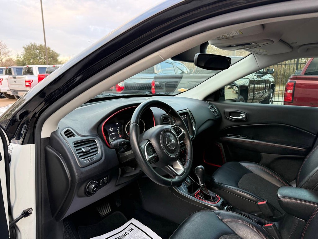 Jeep Compass Vehicle Full-screen Gallery Image 06