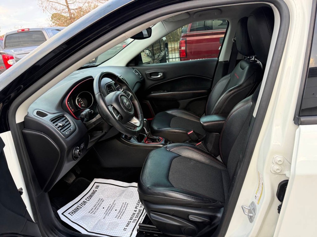 Jeep Compass Vehicle Full-screen Gallery Image 07