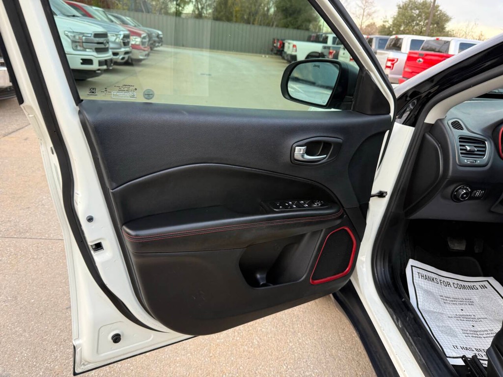 Jeep Compass Vehicle Full-screen Gallery Image 08