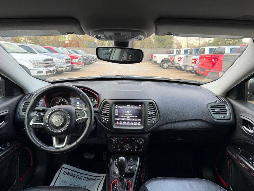 Jeep Compass Vehicle Full-screen Gallery Image 17