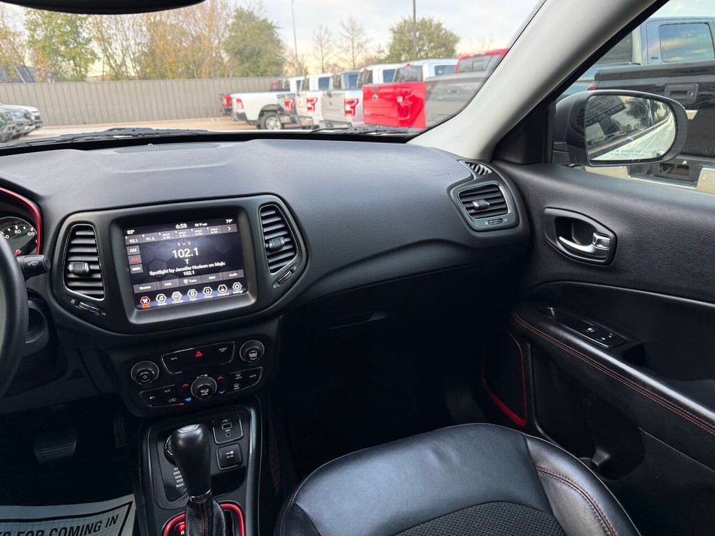 Jeep Compass Vehicle Full-screen Gallery Image 20