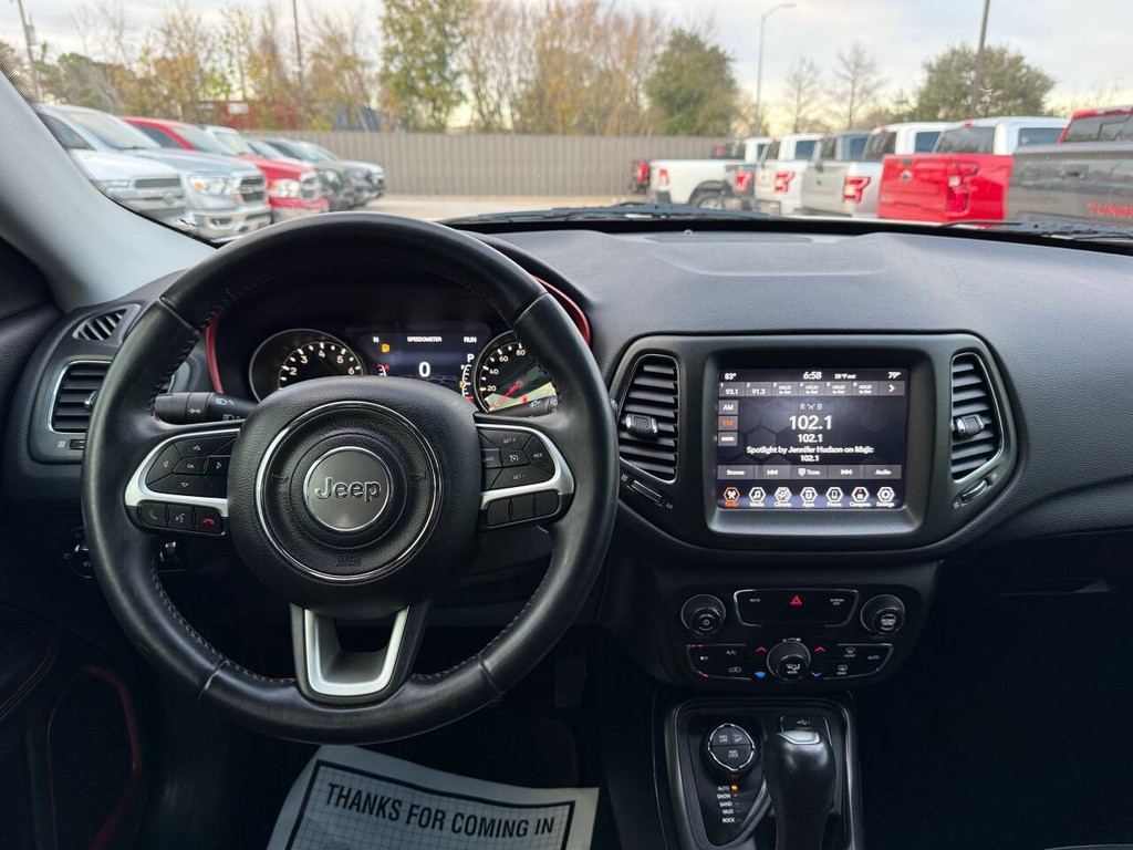 Jeep Compass Vehicle Full-screen Gallery Image 21