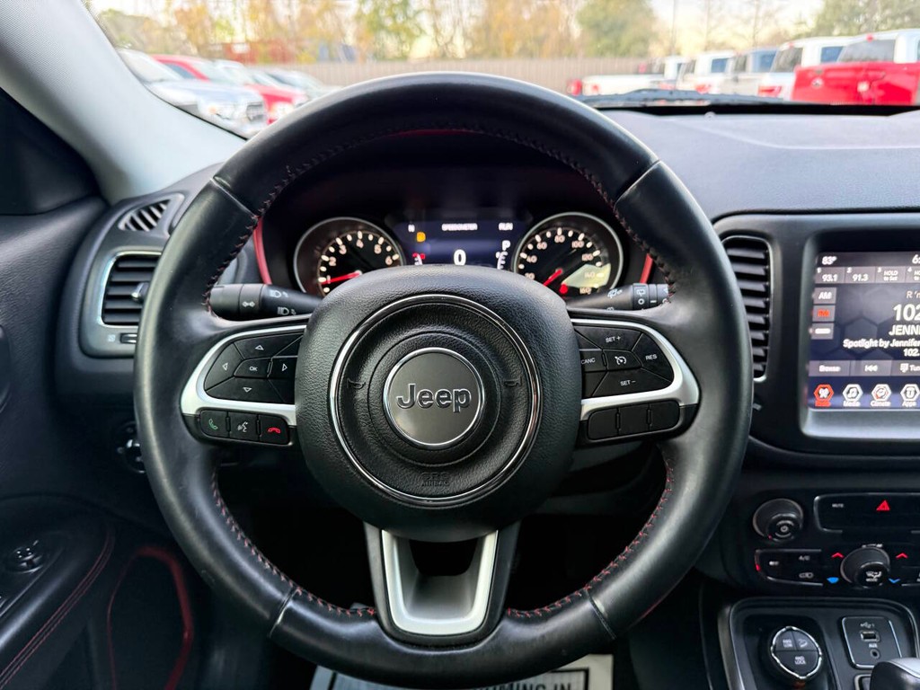 Jeep Compass Vehicle Full-screen Gallery Image 22