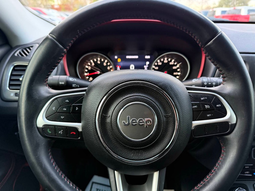 Jeep Compass Vehicle Full-screen Gallery Image 23