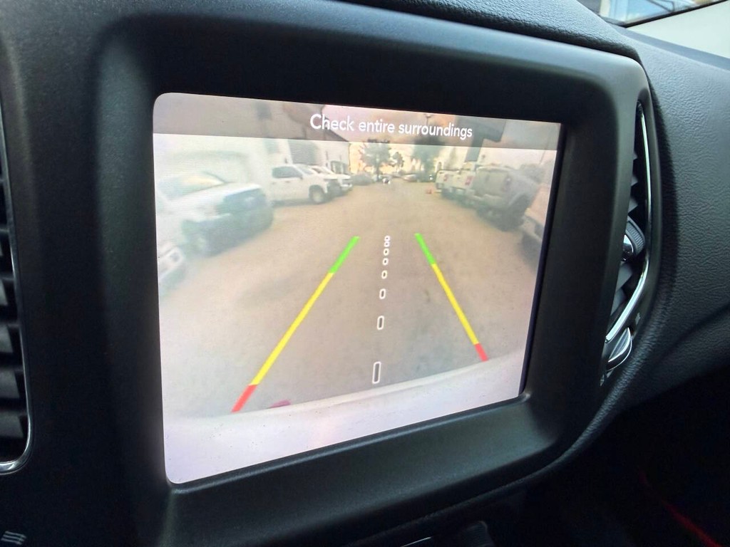 Jeep Compass Vehicle Full-screen Gallery Image 26