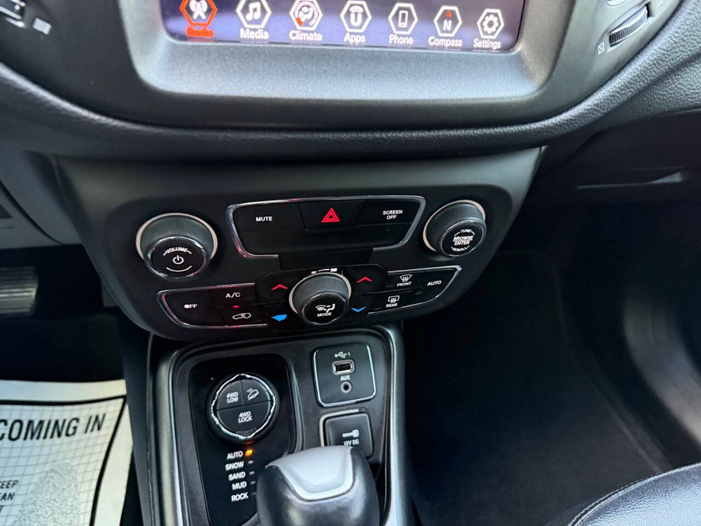 Jeep Compass Vehicle Full-screen Gallery Image 27