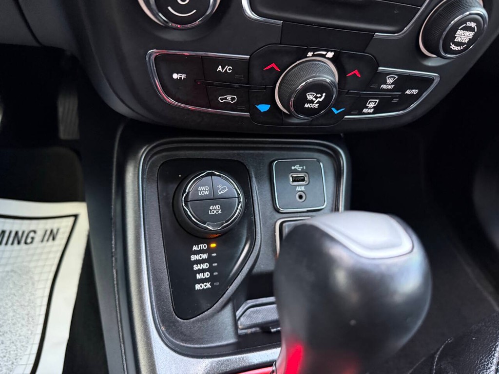 Jeep Compass Vehicle Full-screen Gallery Image 29