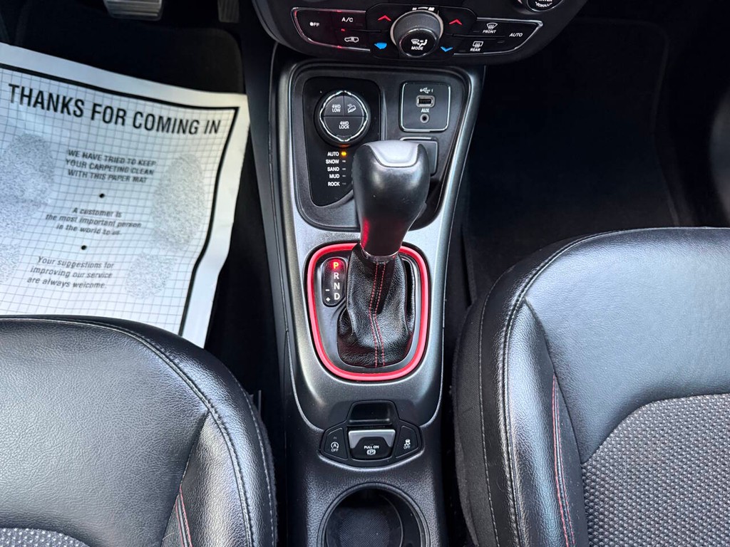 Jeep Compass Vehicle Full-screen Gallery Image 30