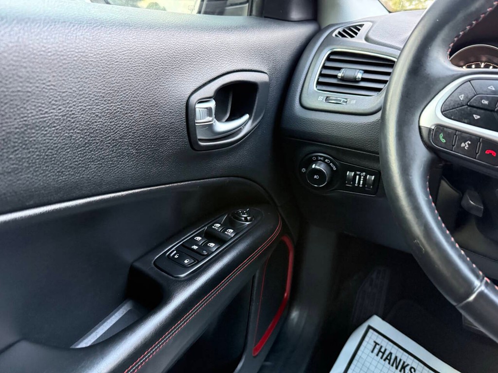 Jeep Compass Vehicle Full-screen Gallery Image 31