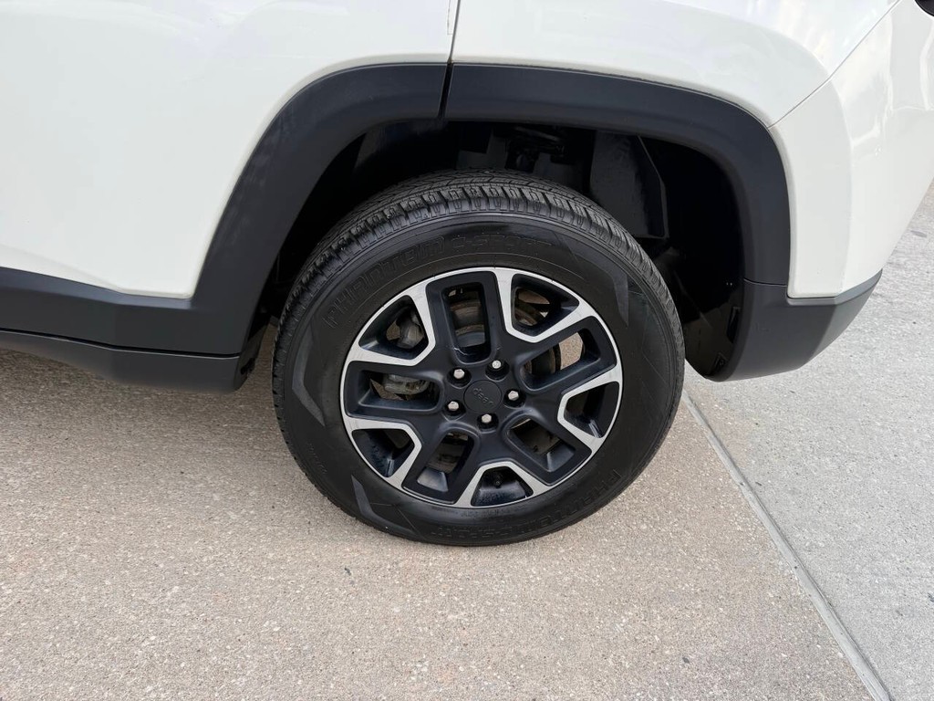 Jeep Compass Vehicle Full-screen Gallery Image 34