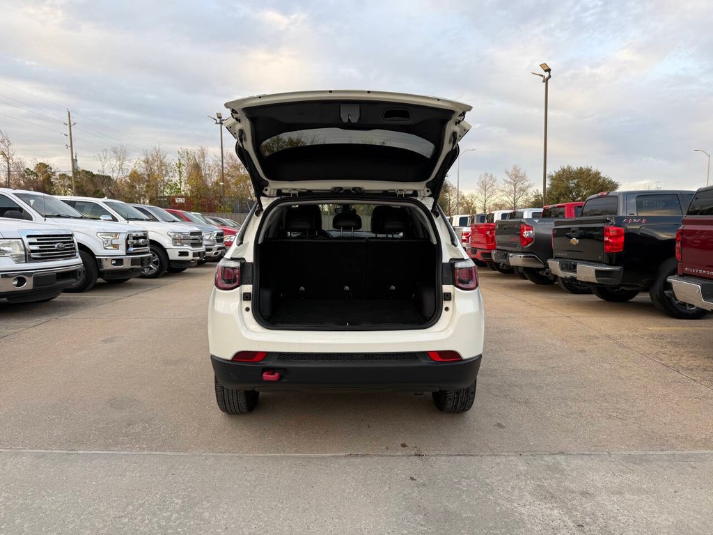Jeep Compass Vehicle Full-screen Gallery Image 35
