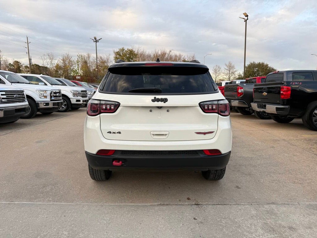 Jeep Compass Vehicle Full-screen Gallery Image 36