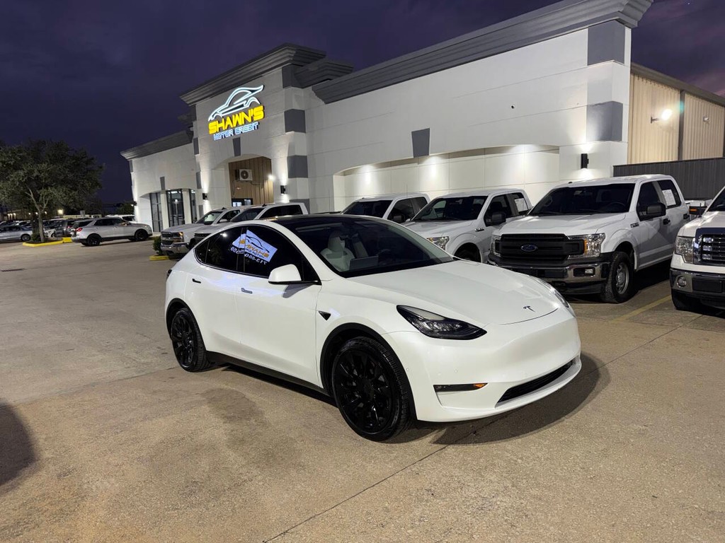 Tesla Model Y Vehicle Full-screen Gallery Image 02