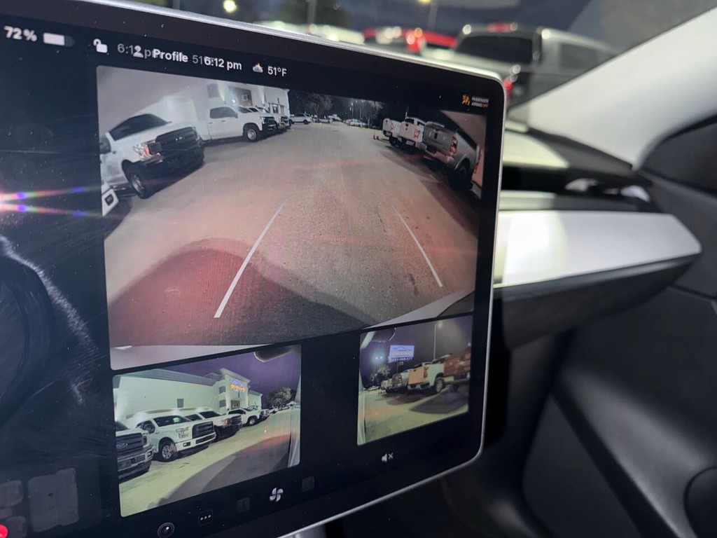 Tesla Model Y Vehicle Full-screen Gallery Image 24