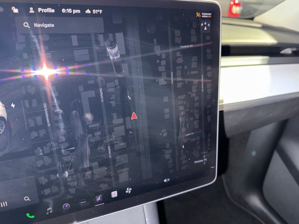 Tesla Model Y Vehicle Full-screen Gallery Image 25