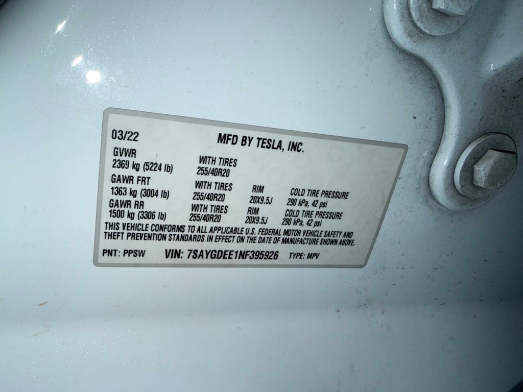 Tesla Model Y Vehicle Full-screen Gallery Image 30