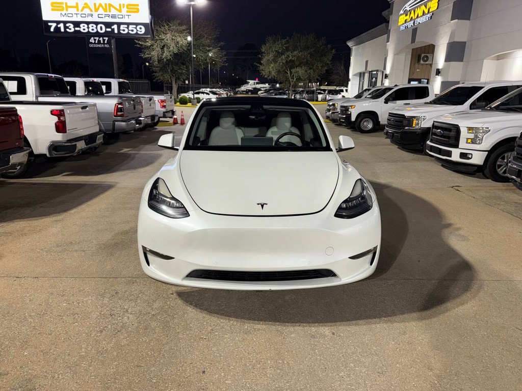 Tesla Model Y Vehicle Full-screen Gallery Image 36