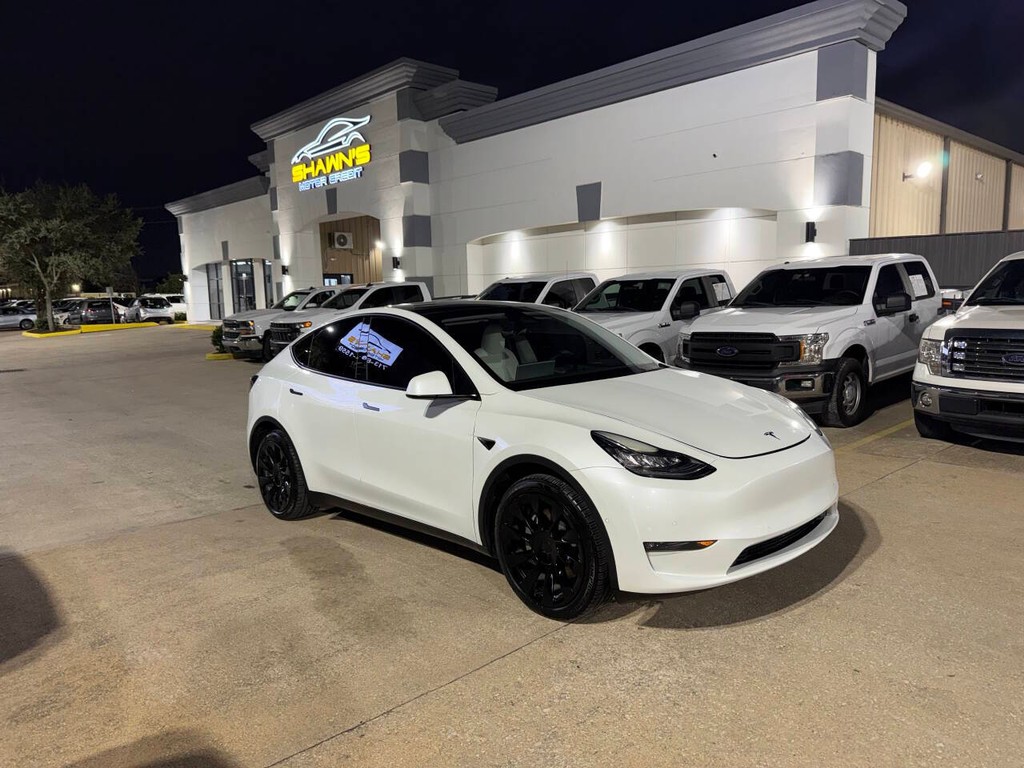 Tesla Model Y Vehicle Full-screen Gallery Image 38