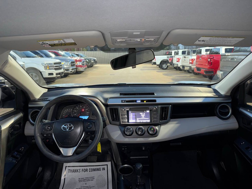 Toyota RAV4 Vehicle Full-screen Gallery Image 17