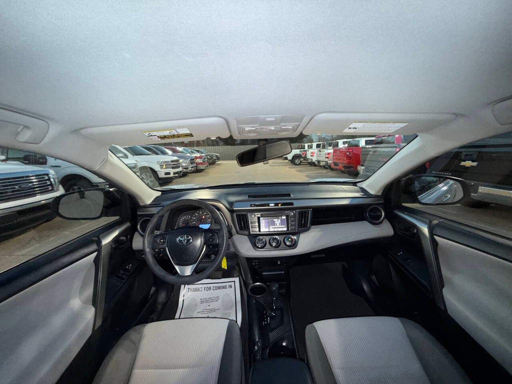 Toyota RAV4 Vehicle Full-screen Gallery Image 18