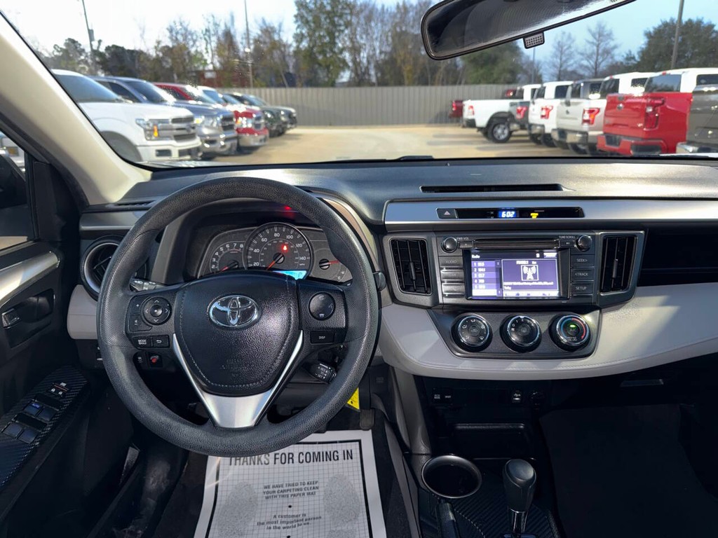 Toyota RAV4 Vehicle Full-screen Gallery Image 21