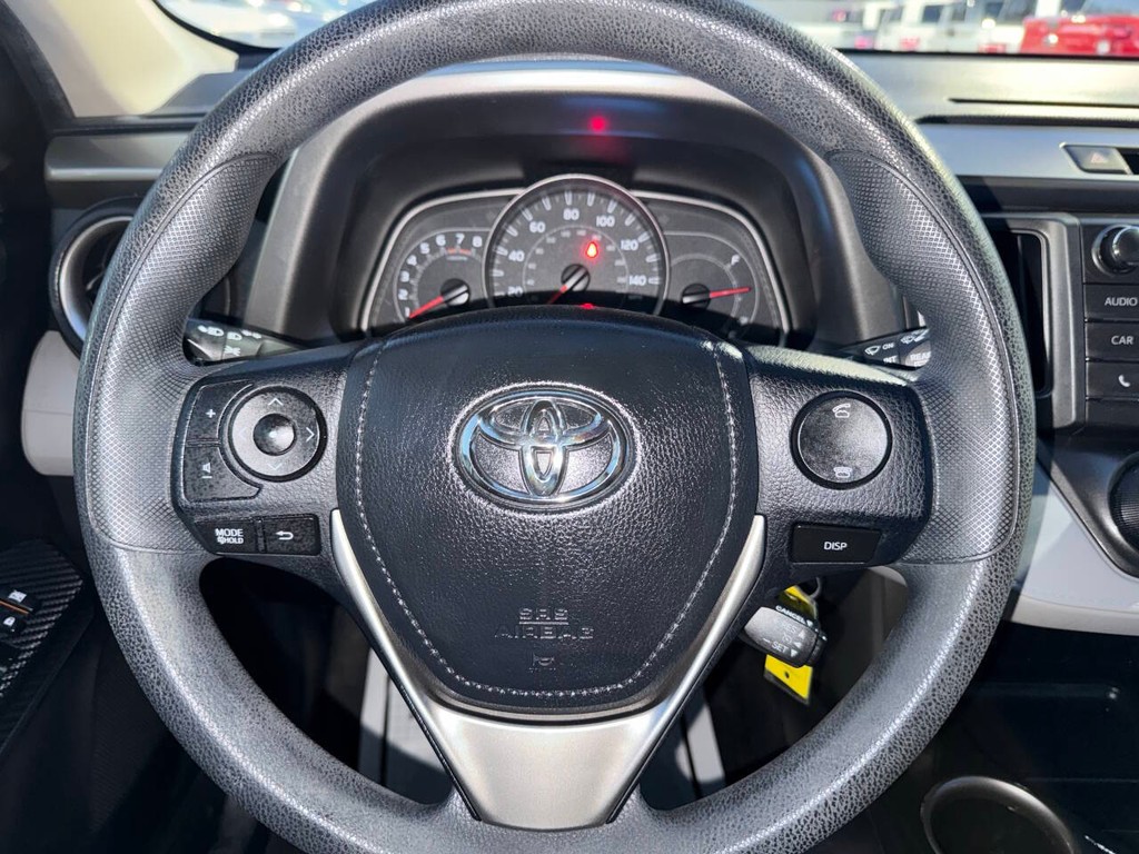 Toyota RAV4 Vehicle Full-screen Gallery Image 23