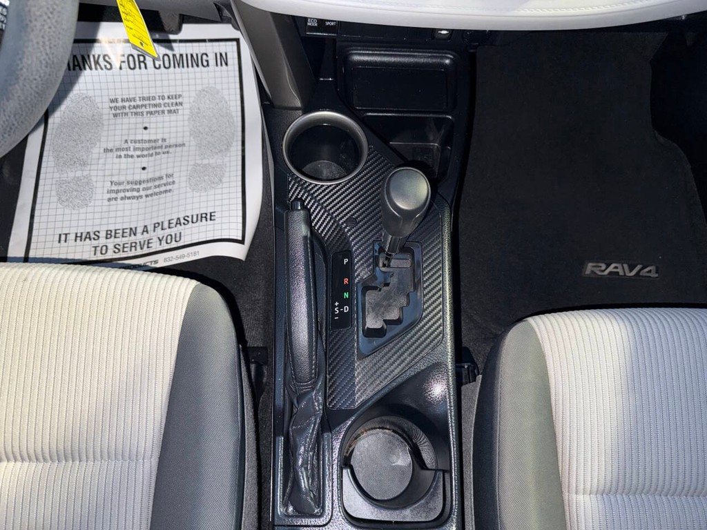 Toyota RAV4 Vehicle Full-screen Gallery Image 28