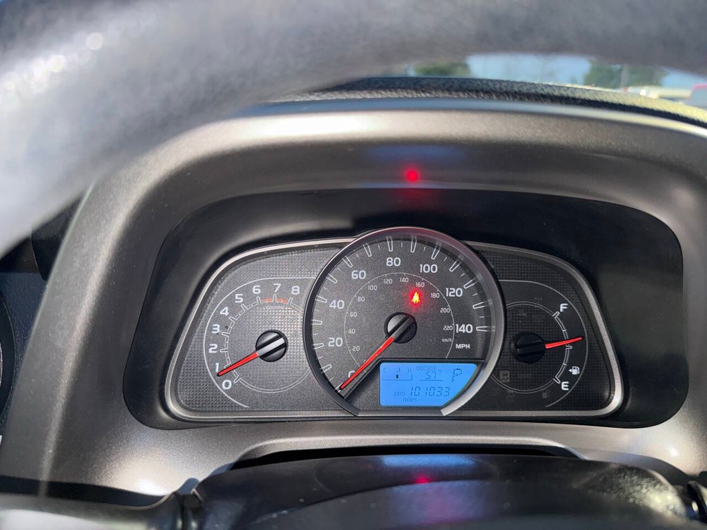 Toyota RAV4 Vehicle Full-screen Gallery Image 29