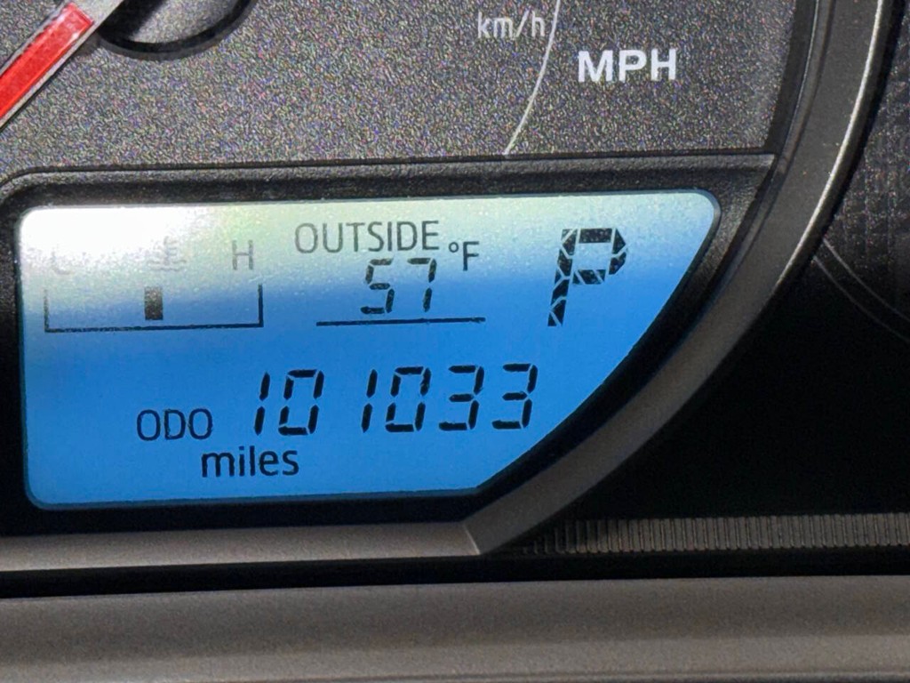 Toyota RAV4 Vehicle Full-screen Gallery Image 30