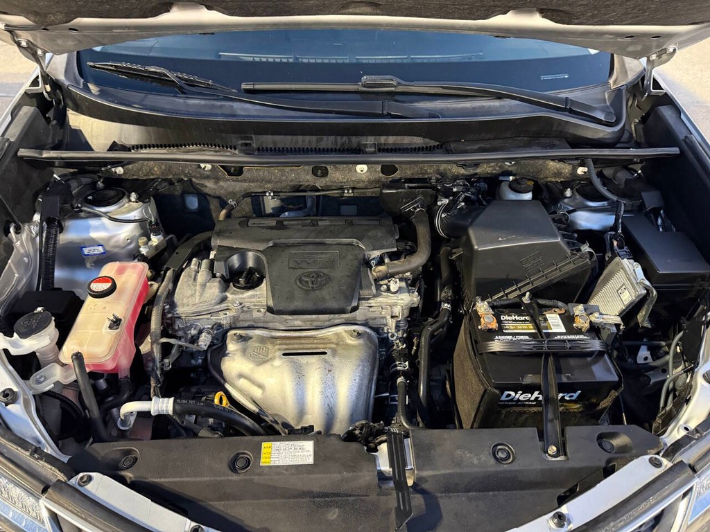 Toyota RAV4 Vehicle Full-screen Gallery Image 32