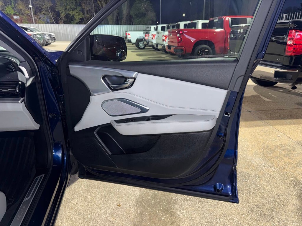 Acura RDX Vehicle Full-screen Gallery Image 11