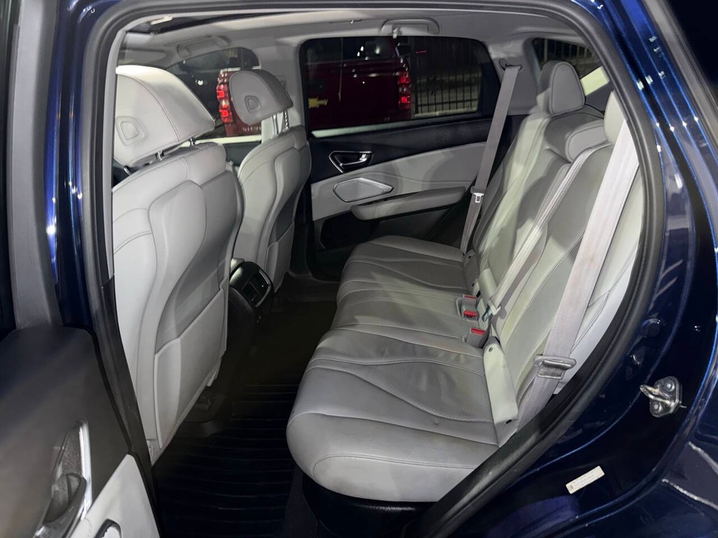 Acura RDX Vehicle Full-screen Gallery Image 13
