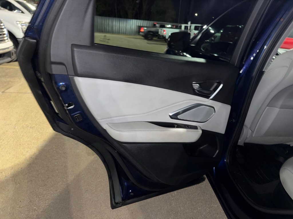 Acura RDX Vehicle Full-screen Gallery Image 14