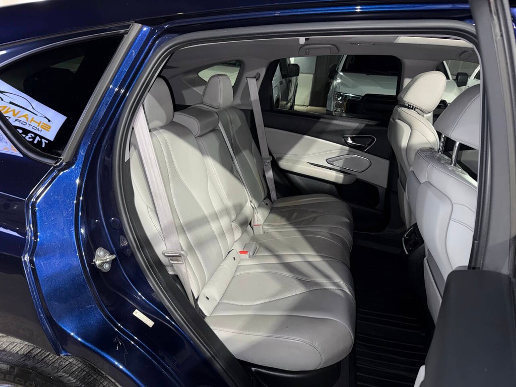 Acura RDX Vehicle Full-screen Gallery Image 15