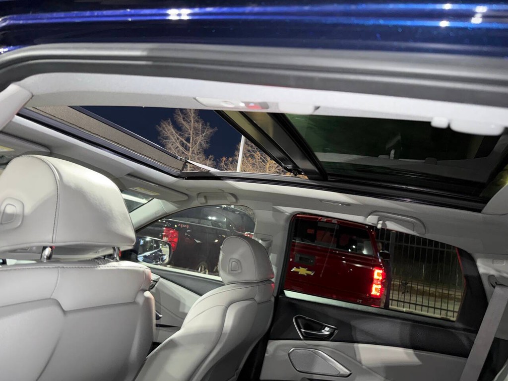 Acura RDX Vehicle Full-screen Gallery Image 32