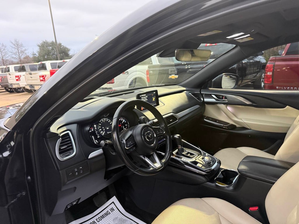 Mazda CX-9 Vehicle Full-screen Gallery Image 06