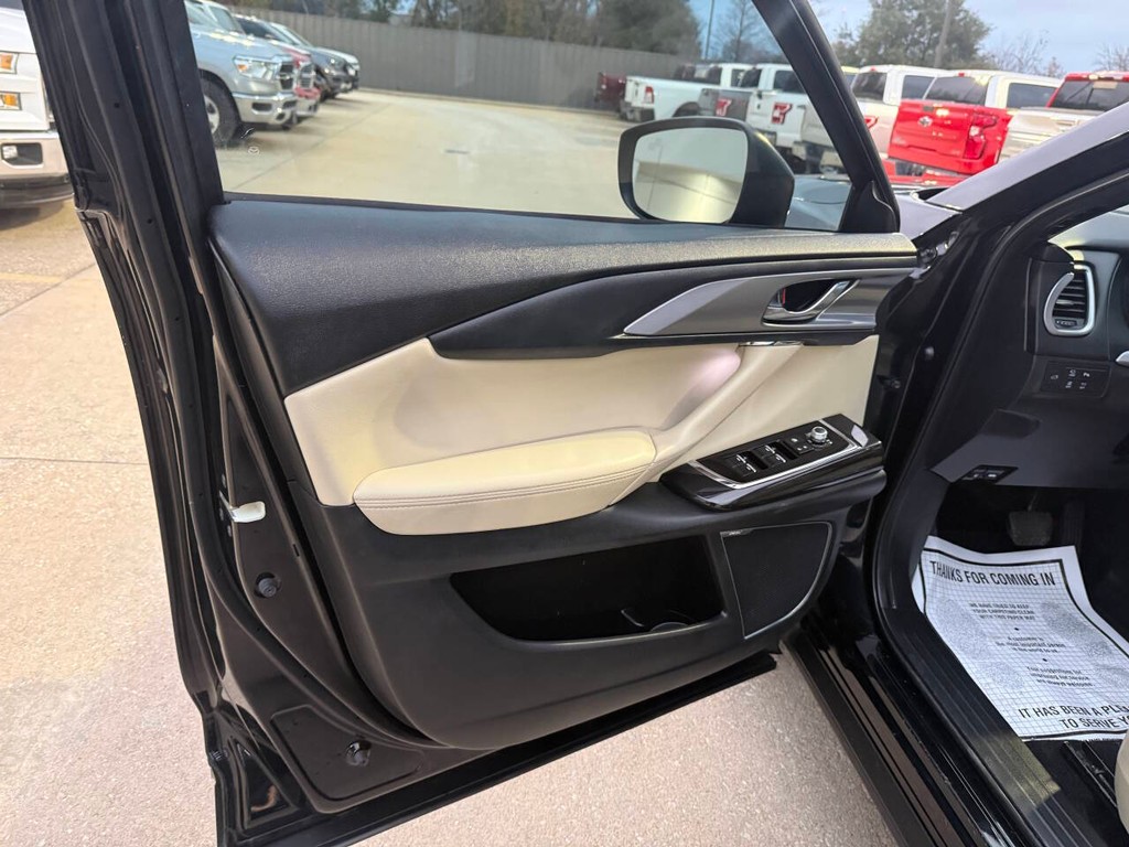 Mazda CX-9 Vehicle Full-screen Gallery Image 08