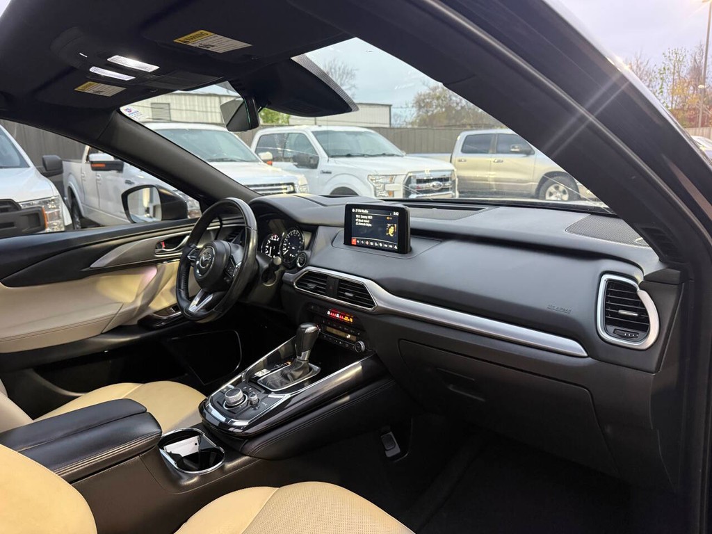 Mazda CX-9 Vehicle Full-screen Gallery Image 09