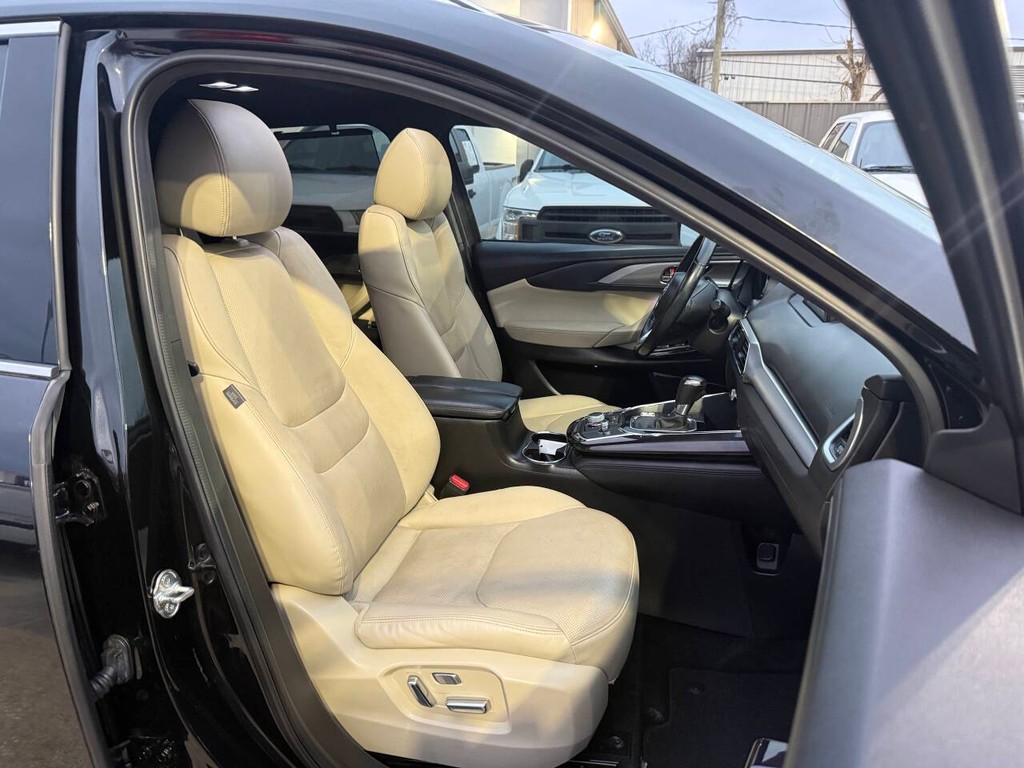 Mazda CX-9 Vehicle Full-screen Gallery Image 10