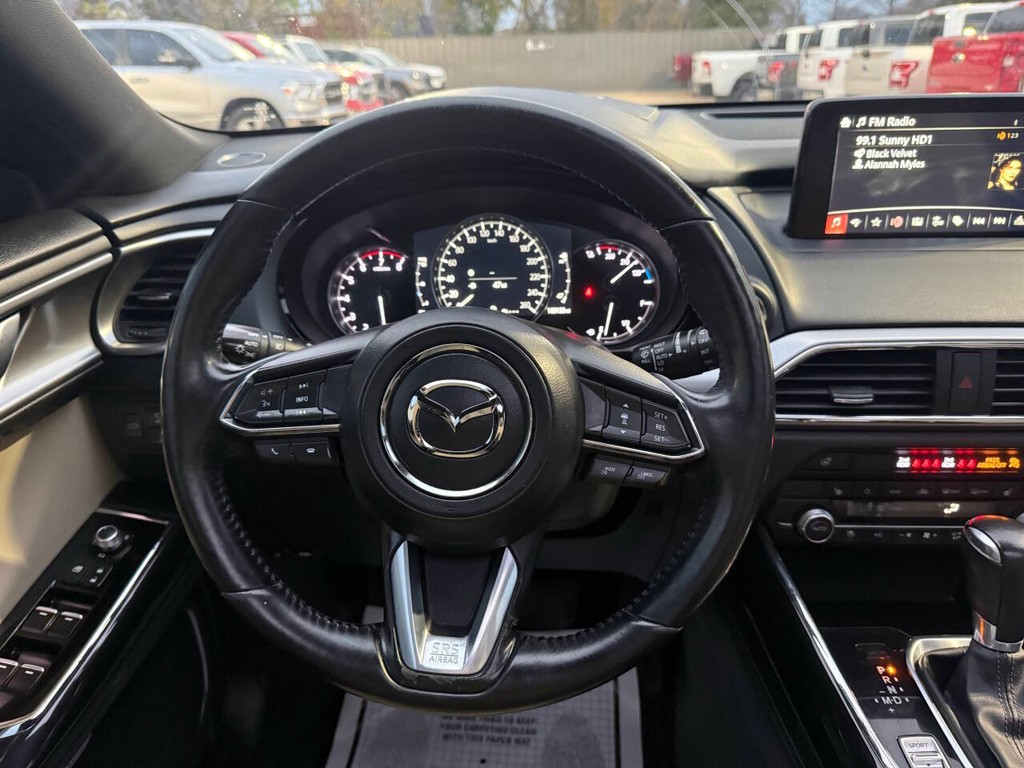 Mazda CX-9 Vehicle Full-screen Gallery Image 24