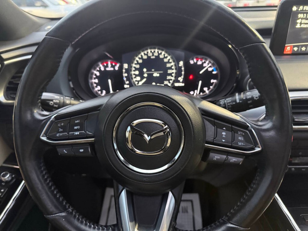 Mazda CX-9 Vehicle Full-screen Gallery Image 25