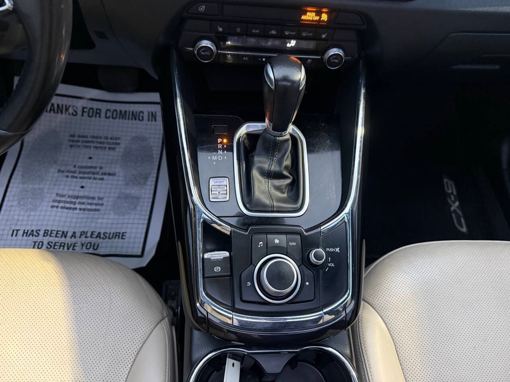 Mazda CX-9 Vehicle Full-screen Gallery Image 31