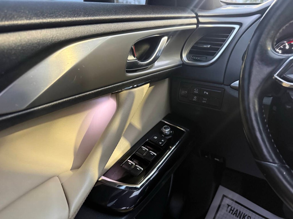 Mazda CX-9 Vehicle Full-screen Gallery Image 32