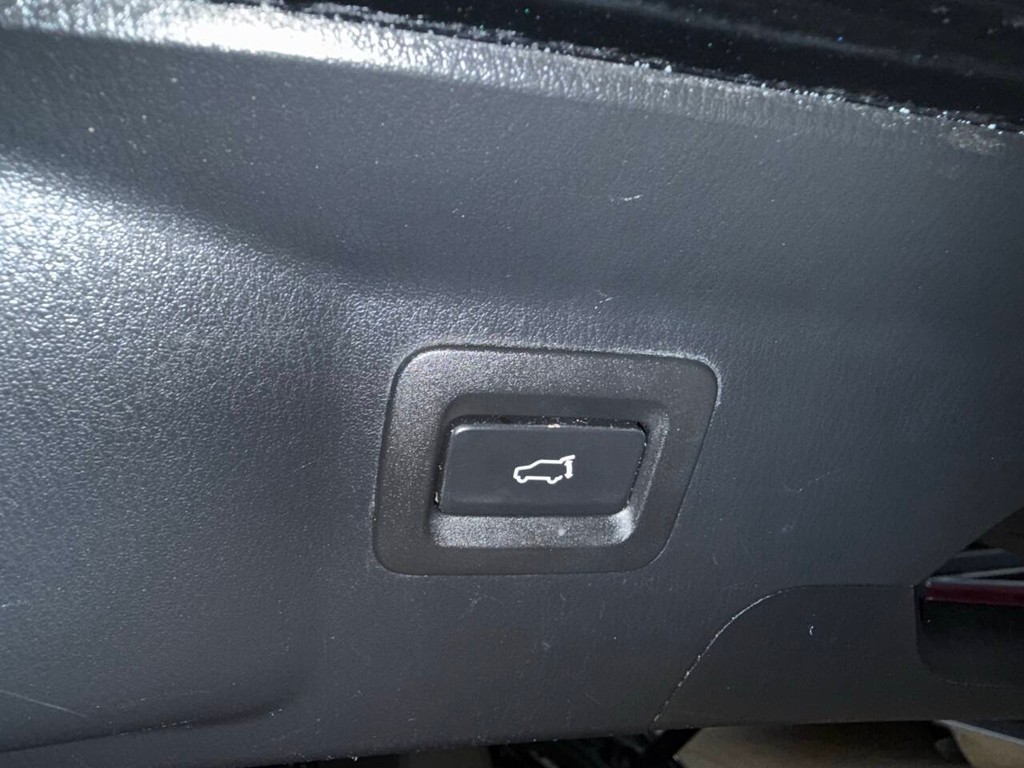 Mazda CX-9 Vehicle Full-screen Gallery Image 40