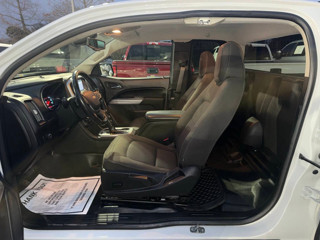 Chevrolet Colorado Vehicle Full-screen Gallery Image 12